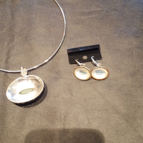 Silver Pendant & Matching Earrings - Picture 5 of 5